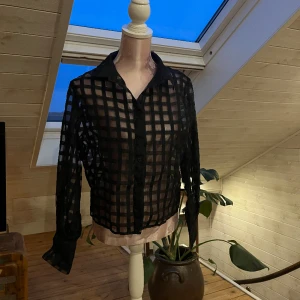 Blus - Blus/skjorta med rutmönster🖤