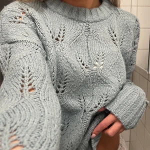 Grön stickat tröja - Så fin grön stickat tröja i väldigt fint skick!