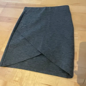 Ginatricot minikjol - Fin kjol från ginatricot, passar jättebra till sommaren