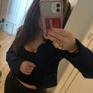 Mörkblå blazer  - Snygg blazer, märke står ej. Skriv om det är något mer😻😻