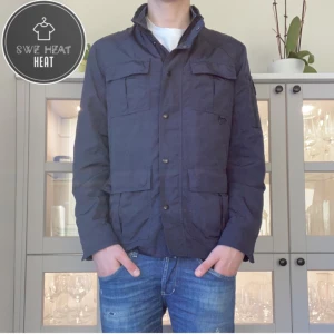 Field jacka  - Tja, säljer nu denna sjukt feta field jackan i stl M! Hör av dig vid frågor eller funderingar eller för fler bilder!