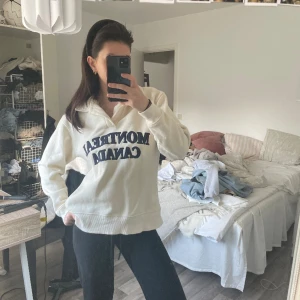 Tröja - Superfin tröja från Zara som är i nyskick, max använd 2-3 gånger!💌