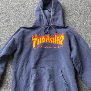 Thrasher hoddie - Helt ok skick, köparen står för frakt och kan samfrakta 😌