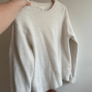 Stickad tröja  - Säljer denna stickade tröjan från hm i 