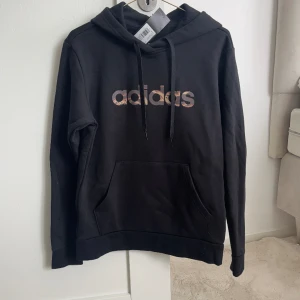 Skön Hoodie - Skön Hoodie. Oandvän med prislapp kvar. Passar till allt.