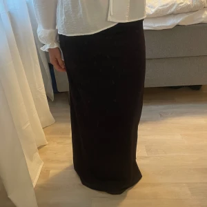 Brun långkjol - Brunaktig långkjol i storlek m💕 superfin till sommarkvällar😍