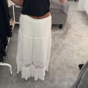 Långkjol - En supersöt långkjol som jag använt en gång💞 står ingen storlek men tror den är i xs😊