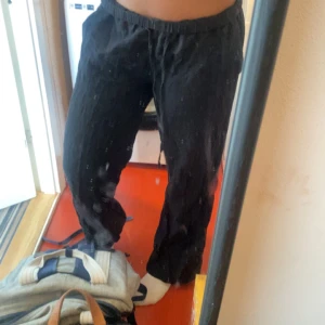 Linnebyxor - Jättefina linnebyxor som är perfekta till sommaren!💗 säljer pågrund av att jag inte tycker dom passar mig, är i ”petite linen blend trousers” på hemsidan, skriv för frågor eller fler bilder💕 pris går att diskuteras!💗