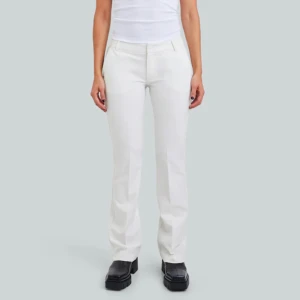 vera kostymbyxor  - säljer dessa lågmidjade kostymbyxorna från bikbok i storlek 38 💞