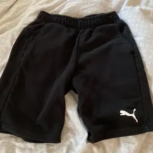 Säljer dessa Puma shorts för endast 50kr, 10/10 skick!. 