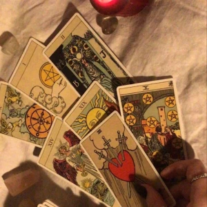 Läsningar tarot samt annat! - Hej är tillbaka efter några år! Säljer nu igen mina läsningar! Hållit på med tarot och liknande i över 4 år och vet vad jag håller på med! Beskrivning ang priser och likande finns bland bilderna över^ fått bra respons och är duktig på det jag gör:) 