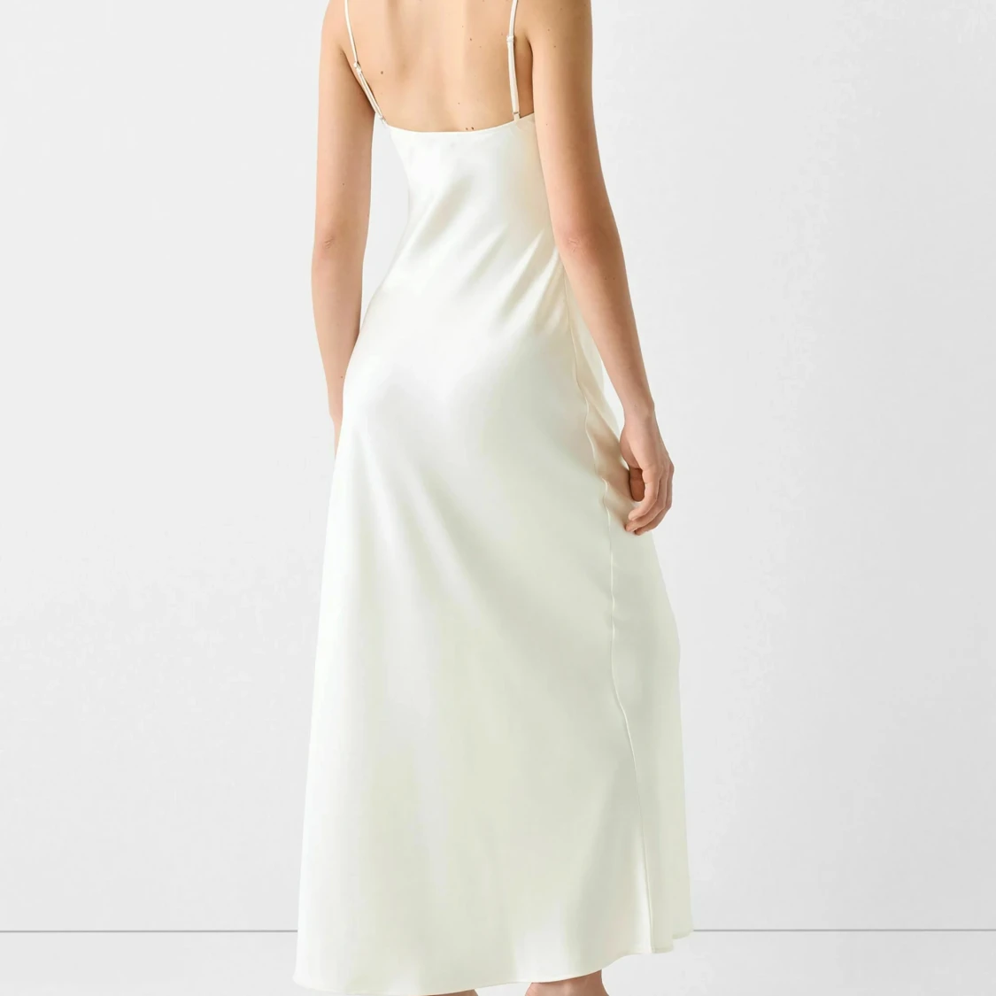 Vit satin klänning  - 90