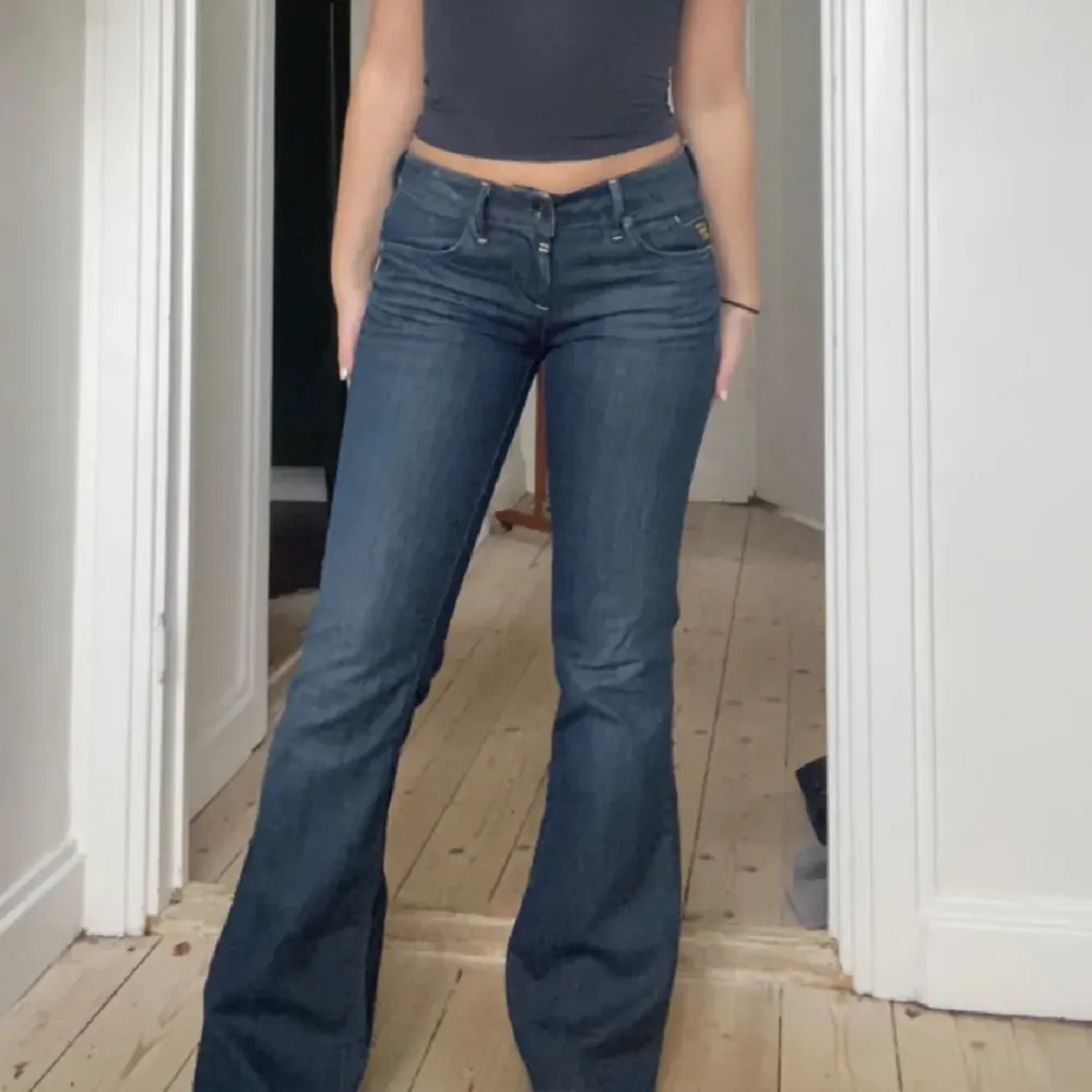 Supersnygga G-star jeans i fint skick. Bra längd på mig som är ca 167 💕. Jeans & Byxor.