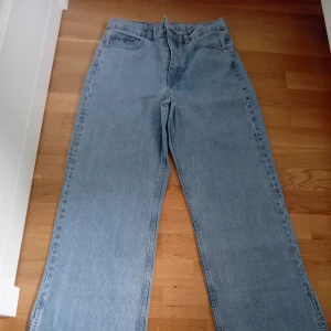Jeans  - Otroligt snygga och oanvända jeans som förtjänar ett nytt hem. 