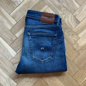 Tommy hilfiger jeans - Tommy hilfiger modell äScanton” i strlk 31W36L