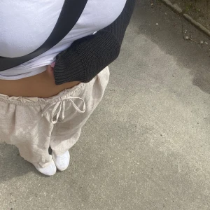 Linnebyxor  - Linnebyxor från bershka, hör av dig om du vill ha mer information💕