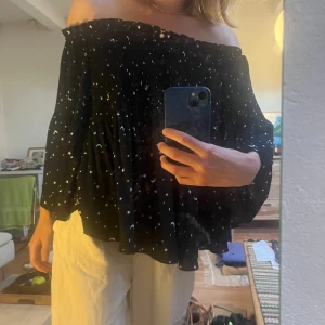 Axellös blus - Från bikbok. Storlek s men skulle gissa att den passar även för m. Fint skick 