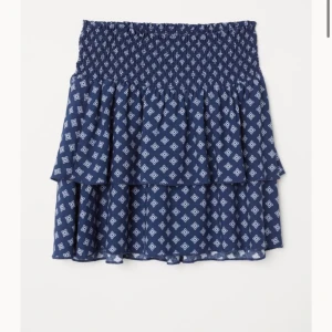 Volangkjol  - Volangkjol från hm i storlek 36. 