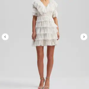 Säljer den här By Malina klänningen i strl M då den aldrig kommer komma till användning, endast testad. Den är normal i storleken, pris kan diskuteras vid snabb affär, frakt tillkommer dock!🩷