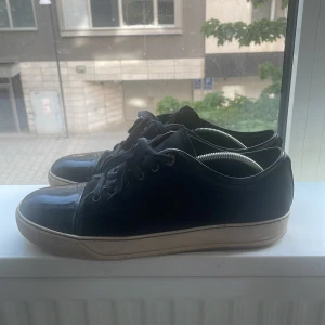 Lanvin skor - Säljer mina fräscha lanvin skor kondition är 8,5/10 tveka inte med att höra av er vid intresse!