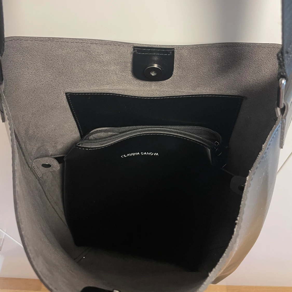 Svart rymlig väska - 91