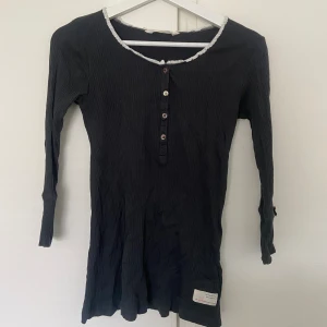 Odd Molly topp - Söt marinblå långärmad T-shirt från Odd Molly, nästan aldrig använd🤍