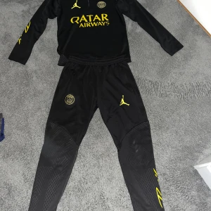 PSG Dress M - Storlek M. Väldigt fint skick. Skön och lätt till sommaren. Skriv vid fler frågor/funderingar.