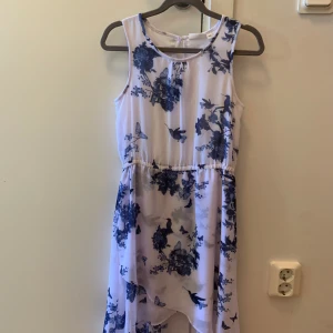 Sommarklänning - Fin sommarklänning från Kappahl storlek 146 