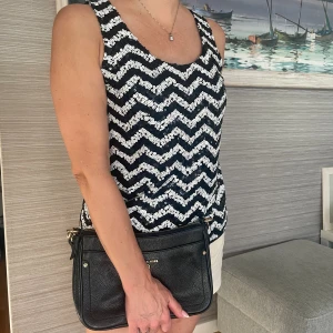 Fest topp - Jättefin topp! Bra skick och inga defekter 💕