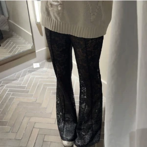 Svarta spets byxor hm - Svarta spets byxor från hm , aldrig använda 