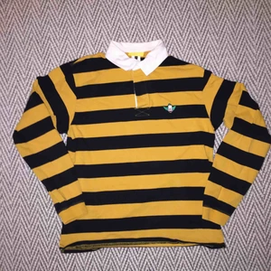  - Collagetröja från carlings egna märke Rotation men Crusy the clown på bröstet  Sparsamt använd och i bra skick  Kan skickas då står köparen för frakten 