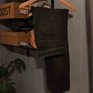 - Svart golden goose jeans från farfetch. Väldigt minimalt använda och säljer de för att det är lite för små.