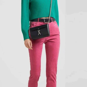  - Rebecca minkoff väska köpt sommaren 2019, använd men i gott skick.  Säljer pga att den inte kommer till användning.  