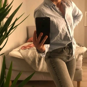  - En ljusblå skjorta från Gina! 70 kr EXKLUSIVE frakt <3