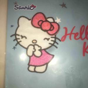 Helt ny oanvänd hello Kitty patch från SANRIO. Perfekt skick !! Köparen betalar frakt (11kr) 