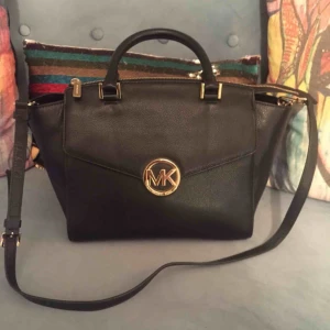  - Äkta och i jättefint skick .