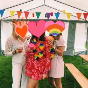  - Superfin sommarklänning jag köpte förra året på Ginatricot. Använd fåtal gånger. Passar M-S. Köparen står för frakten! 