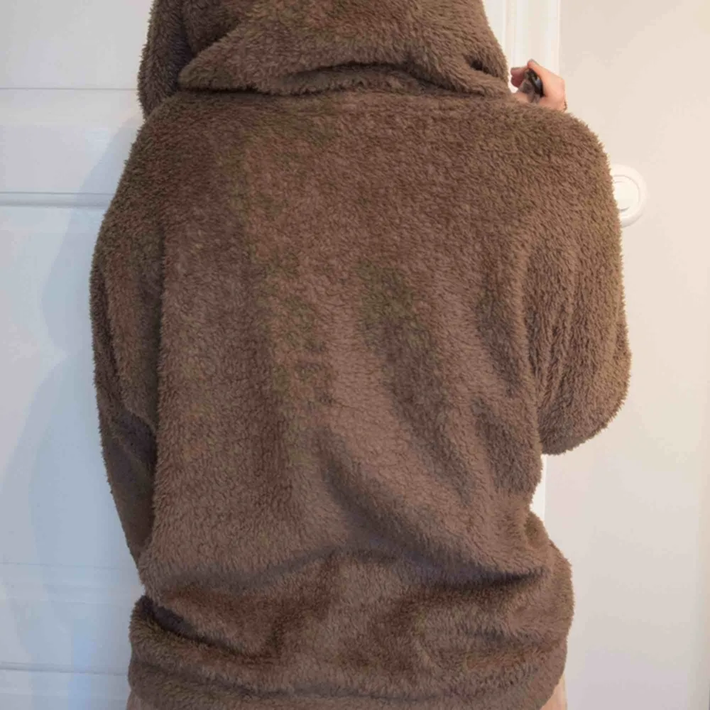 Oversize hoodie med Teddy!! Såå mysig. Köpt i California. Tröjor & Koftor.