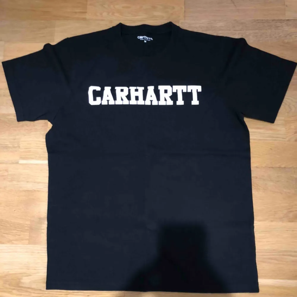 Carhartt t shirt condition 8/10. T-shirts.
