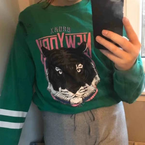  - Säljer denna jättesköna tjocktröjan ifrån GinaTricot! Tröjan har använts ett fåtal gånger💖 Köparen står för frakt!!