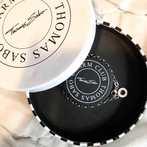  - Thomas Sabo charm club armband. Ett berlock armband från Thomas Sabo. Nästan aldrig använt då det är för litet för mig. 925 Sterling Silver