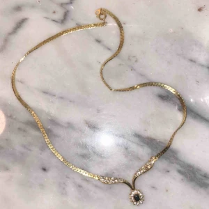  - Halsband i äkta guld