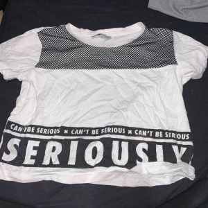  - Skit snygg magtröja från new yorker! Nästan aldrig använd och fantastiskt skick!  50kr ink. Frakt 50kr 