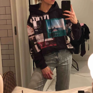  - Hoodie från NAKD, pm för mer info!! Slutsåld och kommer ej tillbaka. Storlek S men sitter lite oversized