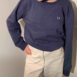  - snygg oversized tröja ifrån champion i storlek M. kan mötas upp i Ystad/Tomelilla, annars tillkommer frakt. vi tar swish och kontanter.