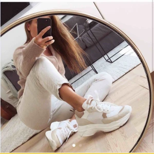  - Oanvända skor från na-kd. Endast använda på bild. Frakt tillkommer 63kr. 