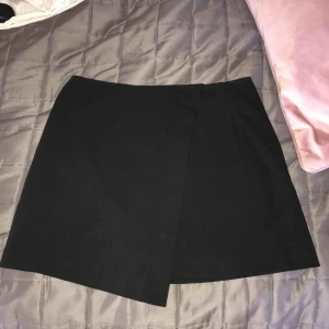  - Fin kjol från märket Stockholm, använt fåtal gånger så i sjukt fint skick. Betalning sker via swish 