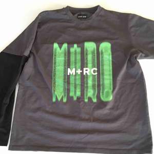 M+RC Noir långärmad t-shirt i två lager. Bra skick och sällan använd.
