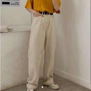  - Säljer dessa oanvända byxor! Ganska små i storleken, skulle säga 26/27 ! 🥰 möts upp i stockholm eller fraktar! 