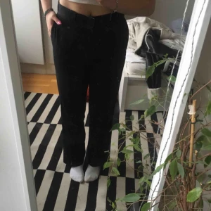  - Snygga dickies som tyvärr inte används tillräckligt av mig men för snygga för att bara ligga i garderoben. Kan mötas upp i Stockholm, annars står köparen för frakten💗